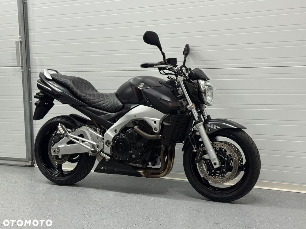 Suzuki GSR - 1