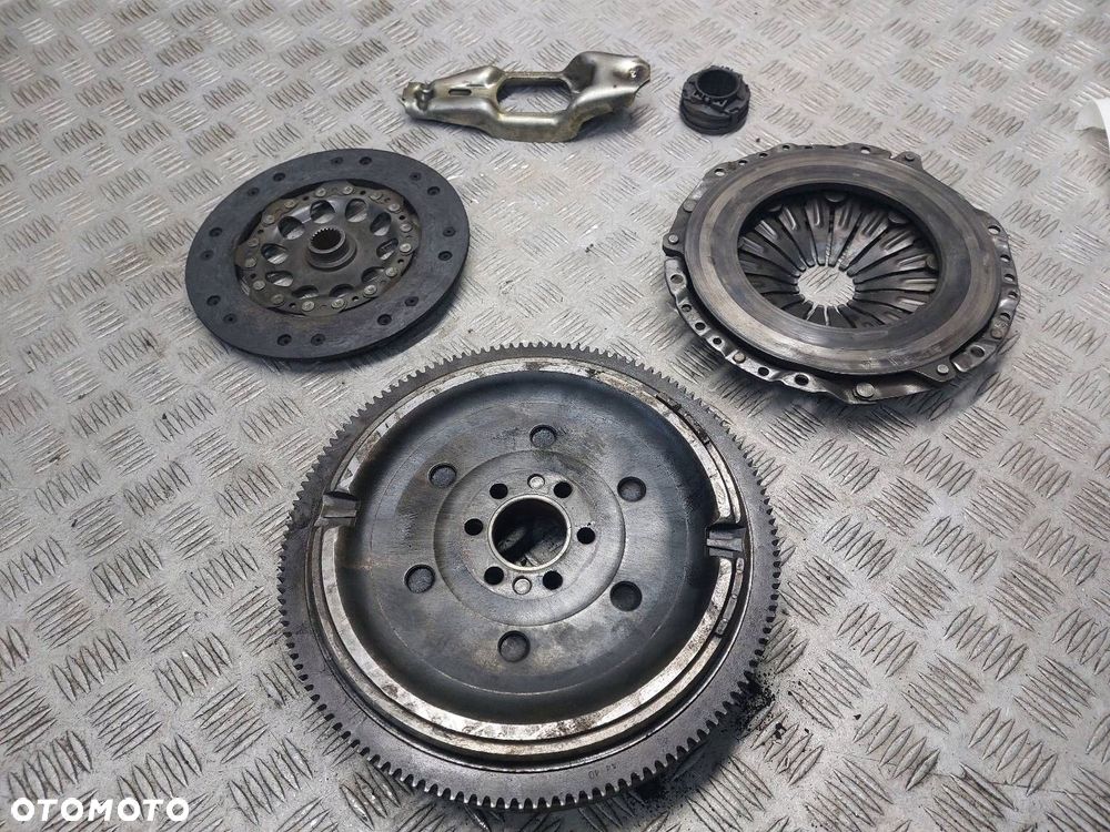 KOŁO DWUMASOWE + TARCZA + DOCISK + ŁOŻYSKO OPOROWE AUDI A4 B5 1.9 TDI - 6