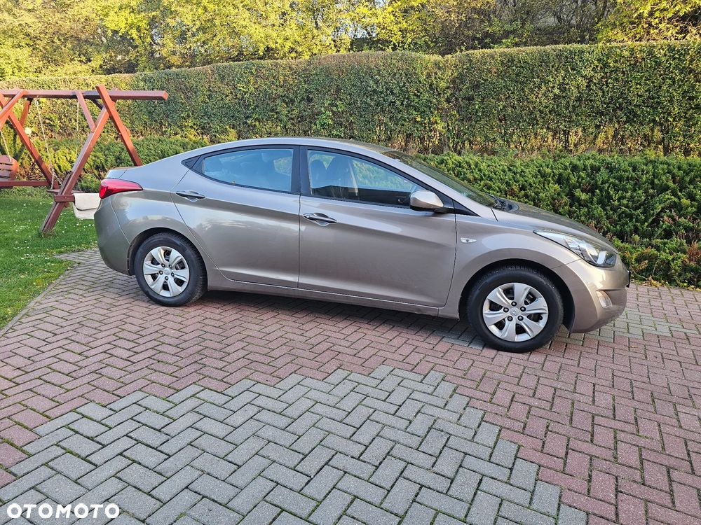 Hyundai Elantra 2011 photo 2