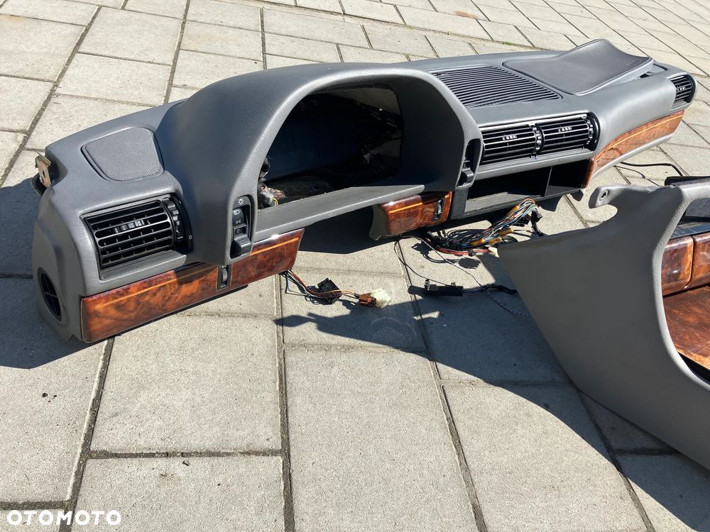 DESKA ROZDZIELCZA KONSOLA BMW E32 SZARA LIFT AIRBAG SCHOWEK KRATKA TUNEL - 9