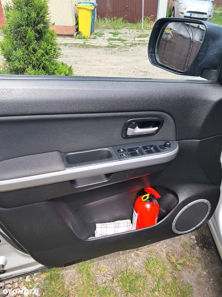 Suzuki Grand Vitara 2.0 - 30