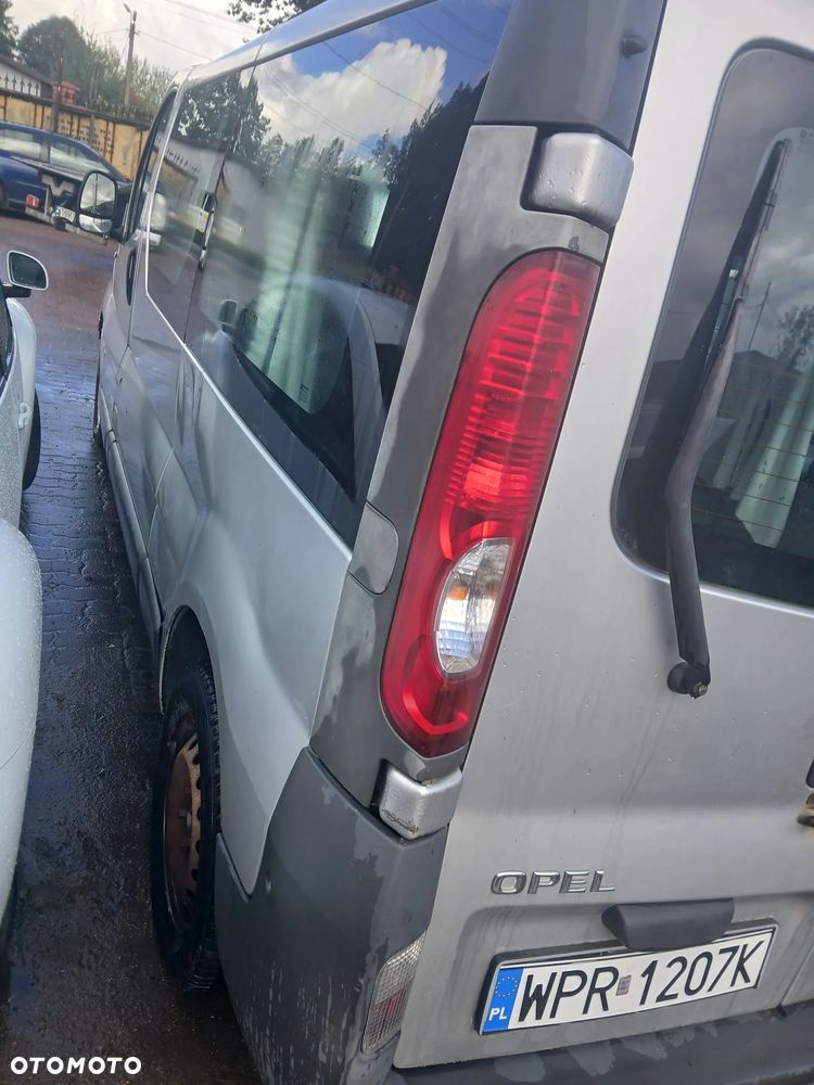 Opel Vivaro 2.5 146KM G9U 630 silnik M73 skrzynia U82 kolor maska pokrywa silnika klapa bagażnika zderzak lampa reflektor pas przedni stop lampy halogeny przeciwmgłowe odblaski grill atrapa znaczek błotnik - 5