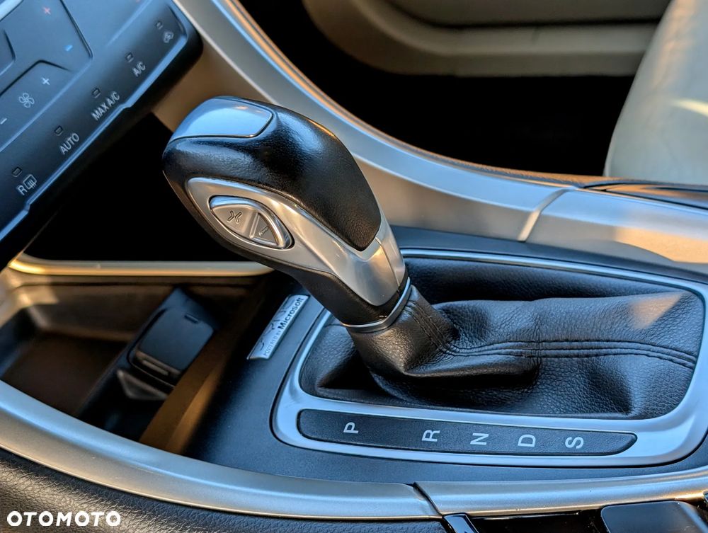Ford Mondeo - 32