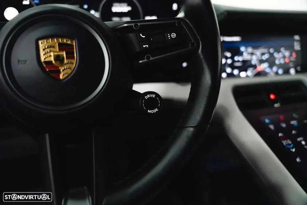 Porsche Taycan - 32