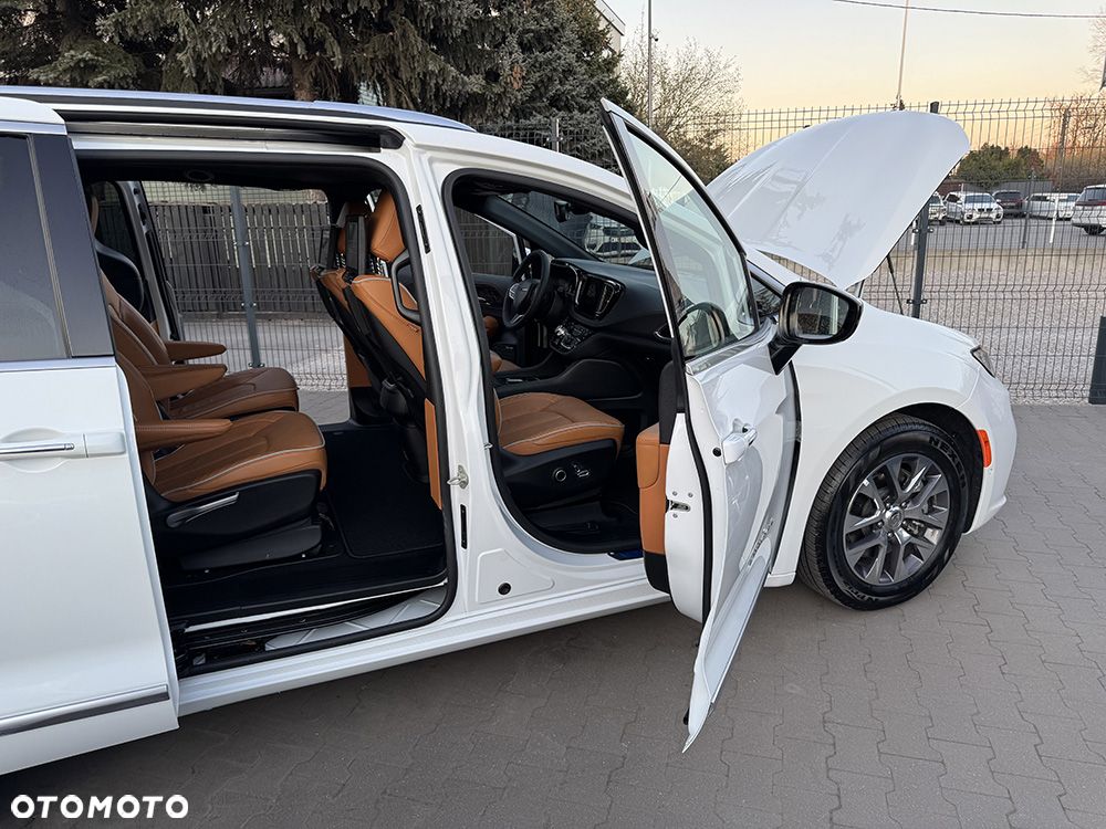 Chrysler Pacifica - 15