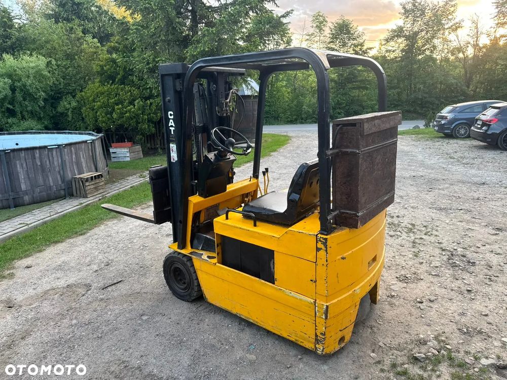 Caterpillar F35 - 14