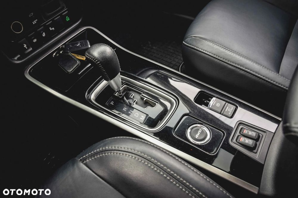 Mitsubishi Outlander 2.0 Intense + Navi 4WD CVT - 30