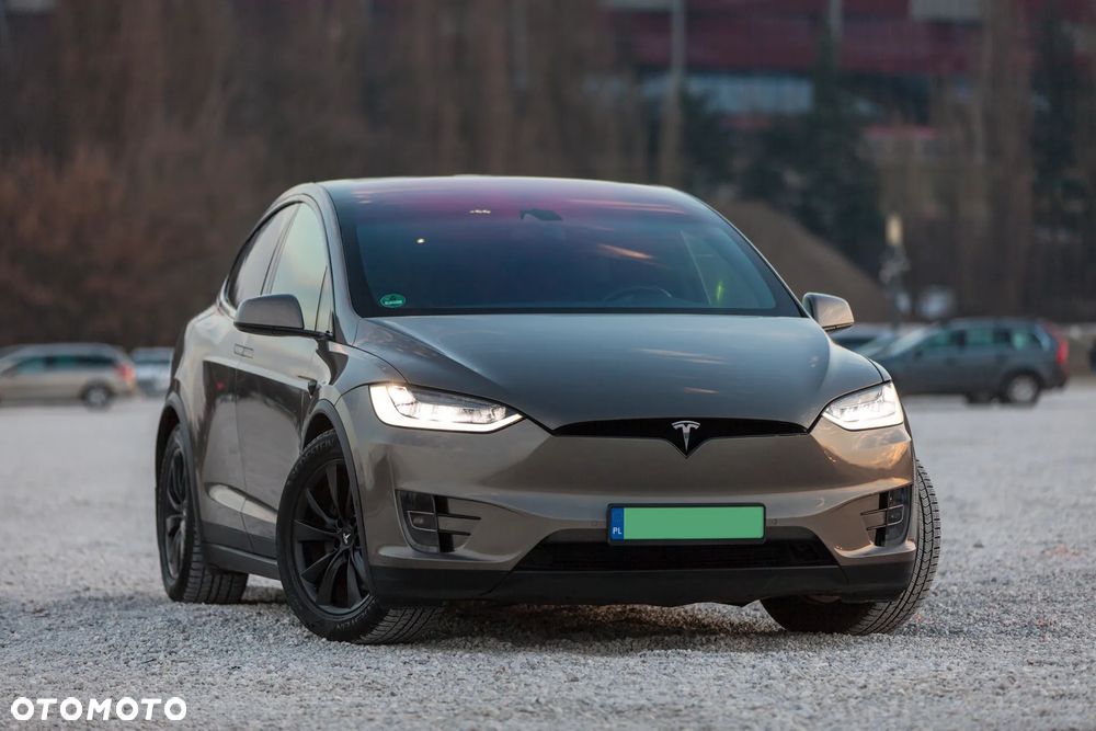 Tesla Model X 90 D - 2