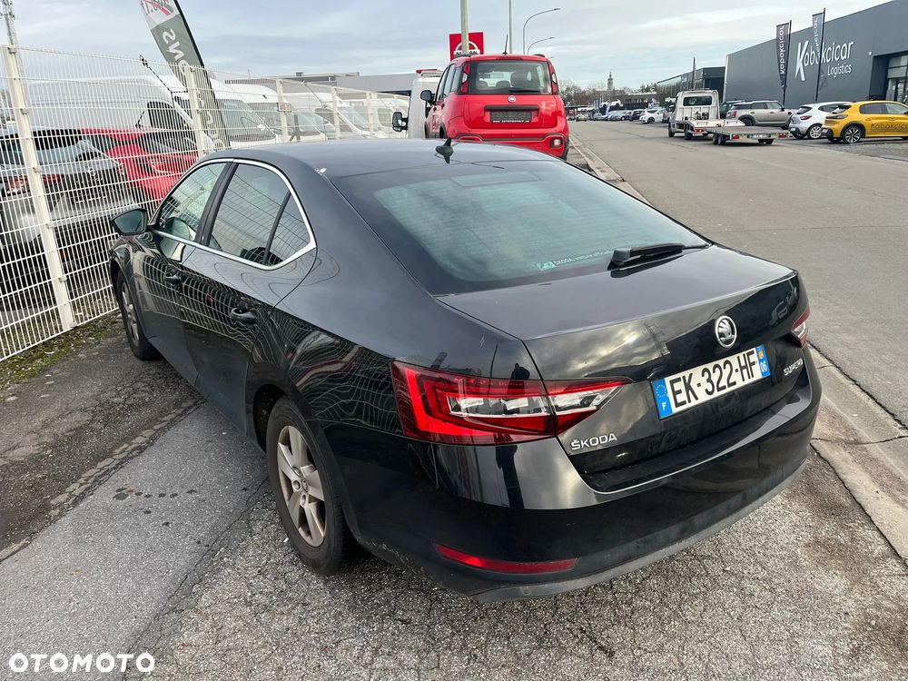 Skoda Superb 2.0 TDI DSG Premium Edition - 9
