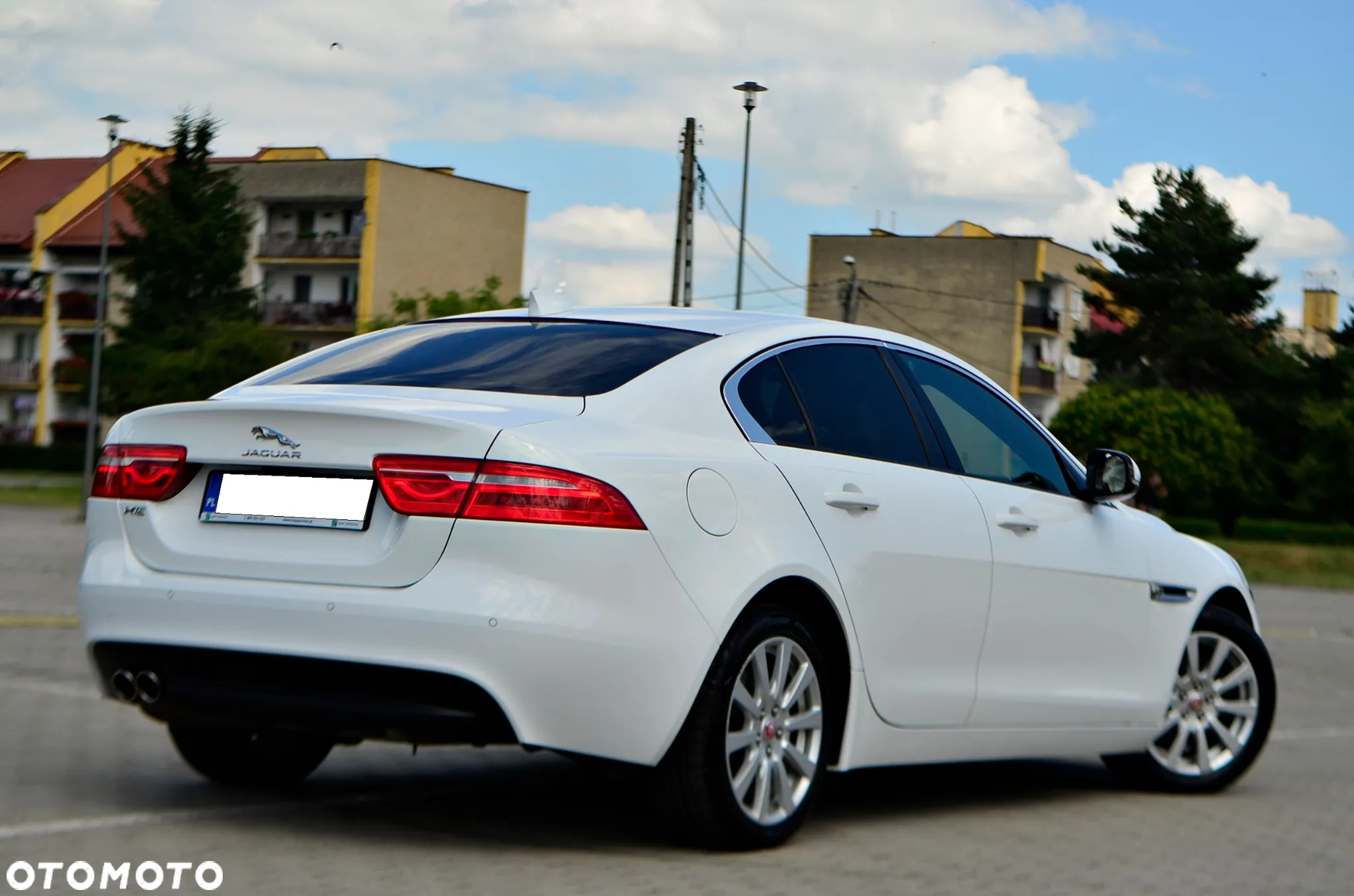 Jaguar XE 2.0 D Prestige - 10