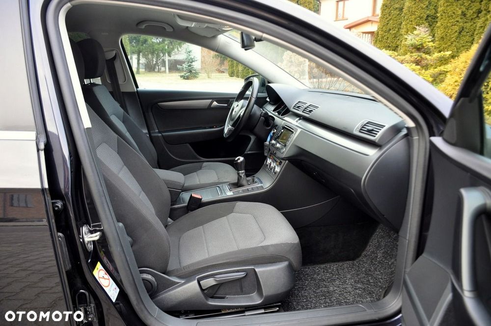 Volkswagen Passat - 17