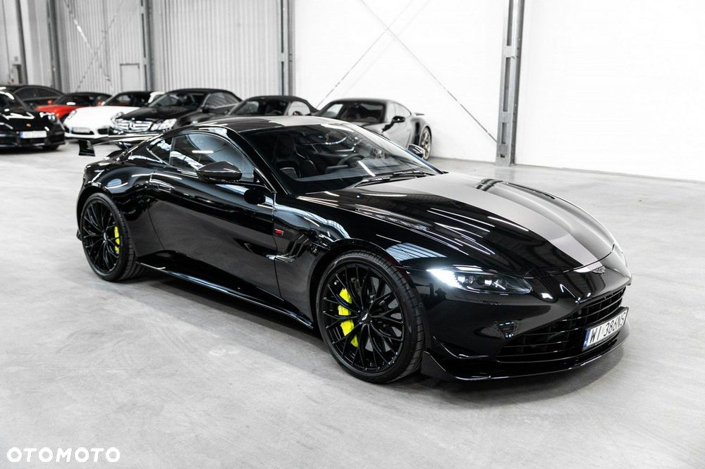 Aston Martin Vantage - 6