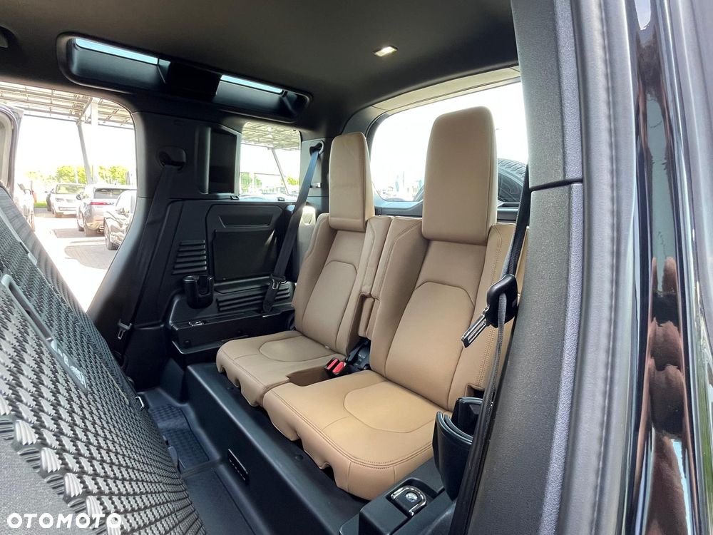 Land Rover Defender - 11