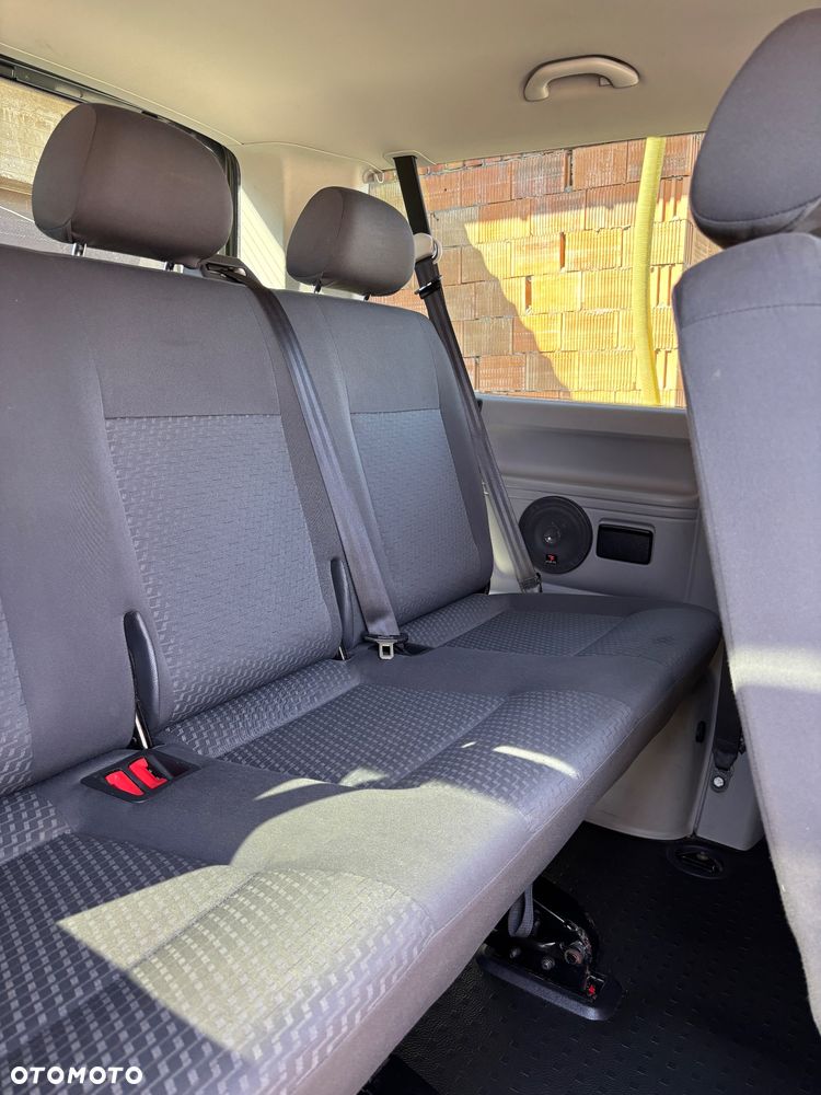 Volkswagen Caravelle - 8