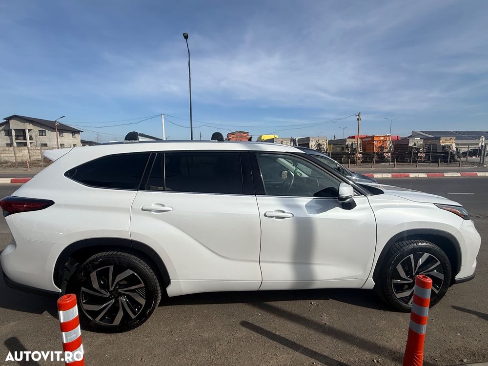 Toyota Highlander 2.5 Hybrid Luxury - 3