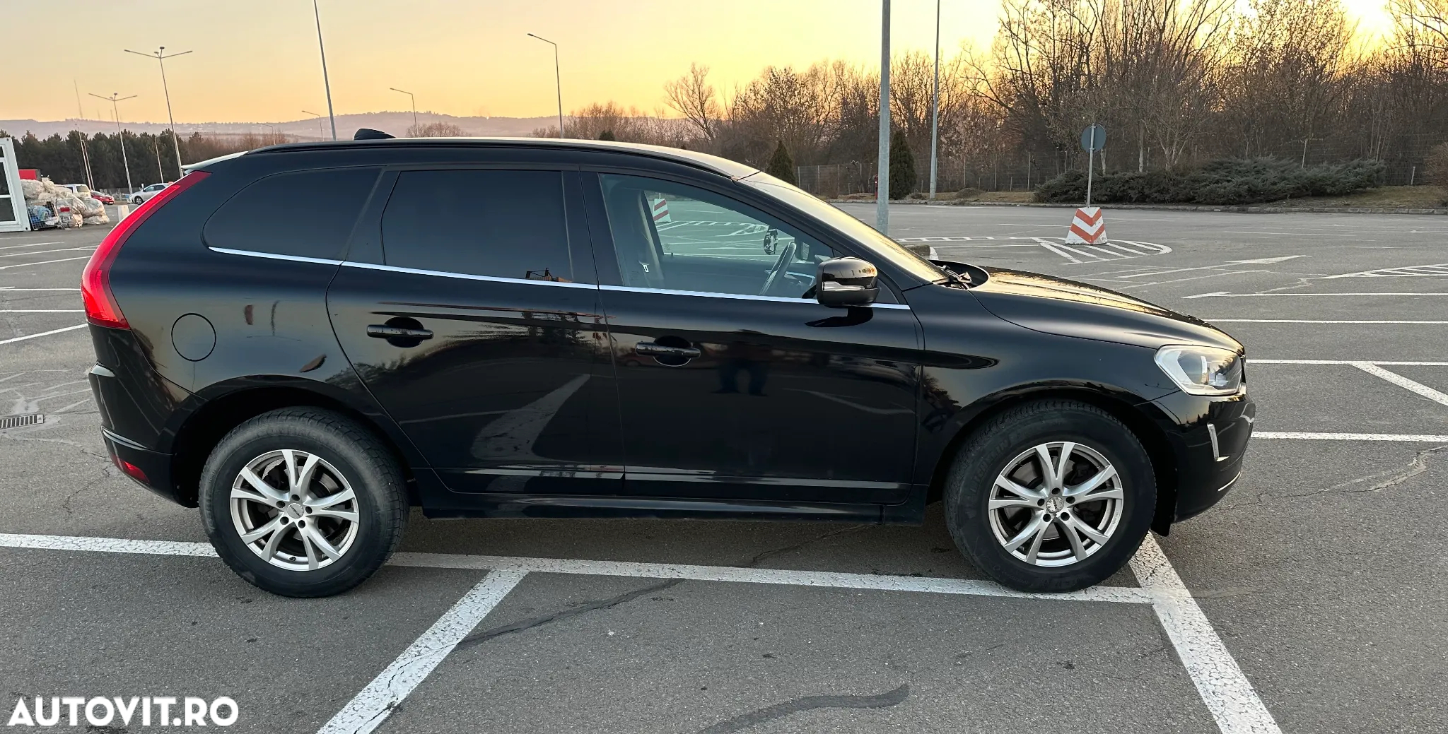 Volvo XC 60 D4 AWD Geartronic Momentum - 3