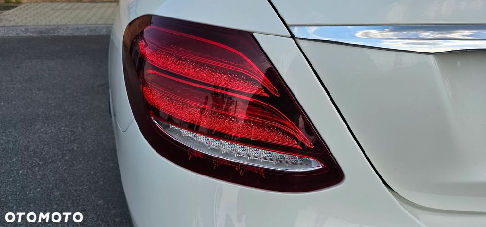 Mercedes-Benz Klasa E 200 9G-TRONIC AMG Line - 20