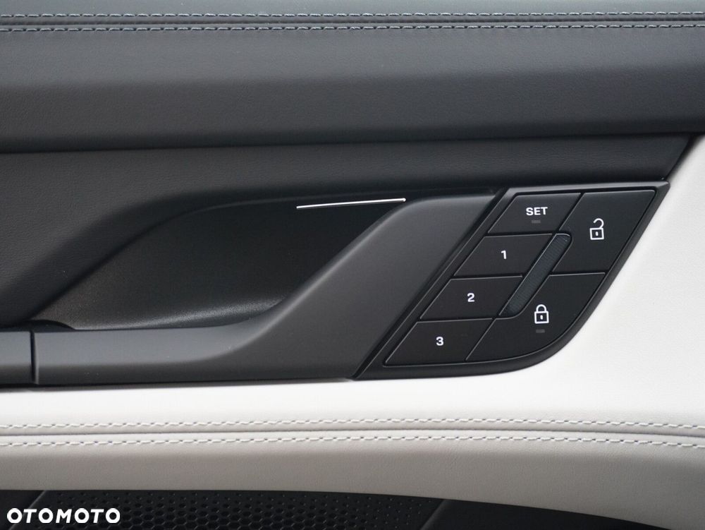 Porsche Taycan 105kWh 4 - 19