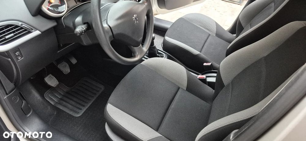 Peugeot 207 1.4 16V Trendy - 15