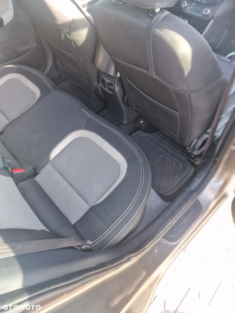 Kia Ceed 1.6 GDI DCT Platinum Edition - 12