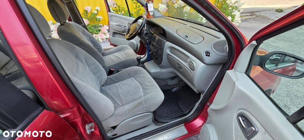 Renault Scenic 1.9 dCi Authentique - 6