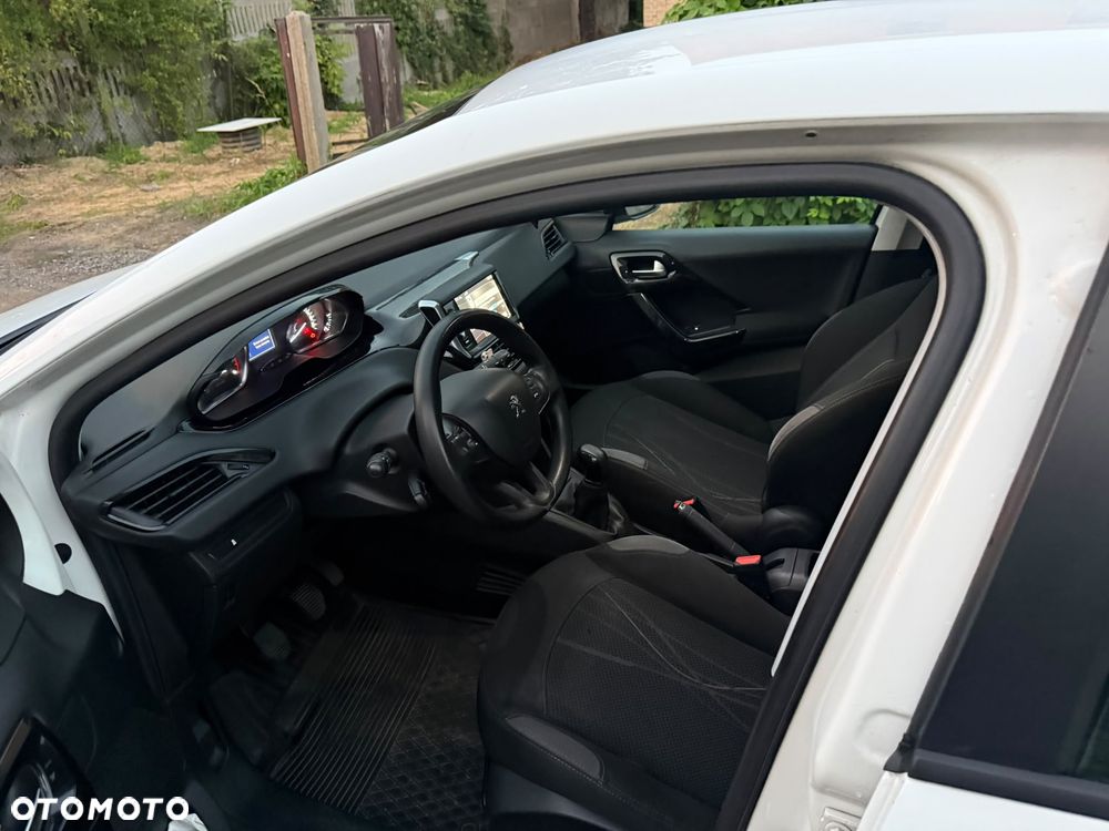 Peugeot 208 - 6