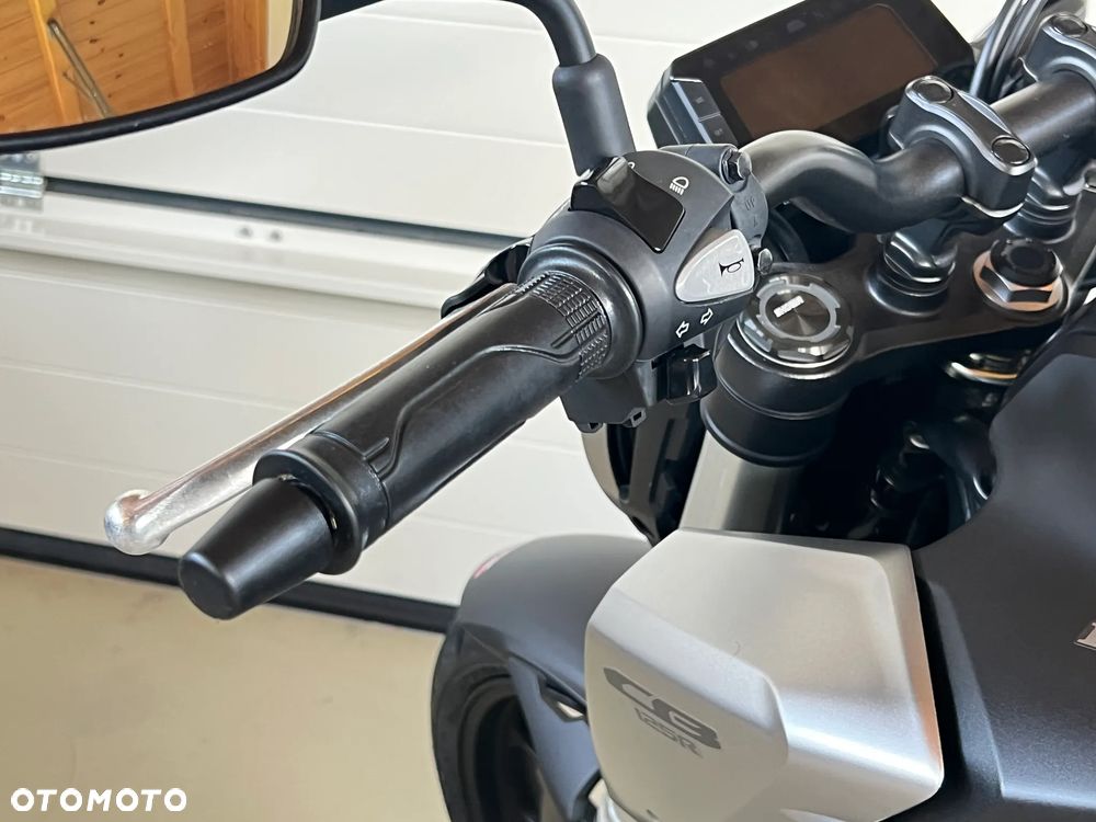 Honda CB - 16