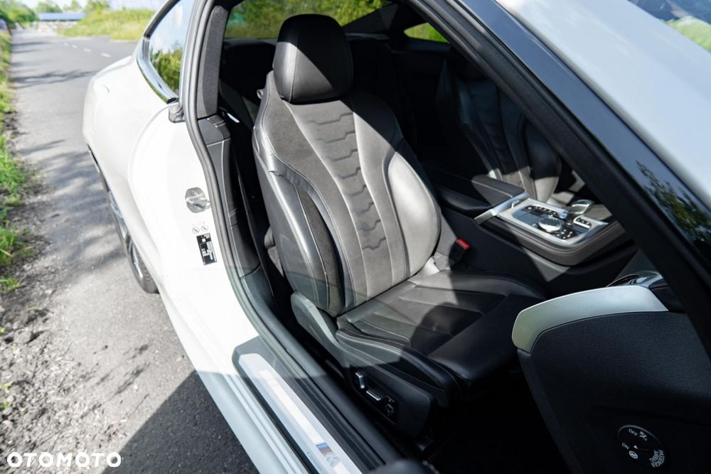 BMW Seria 8 840i xDrive - 16