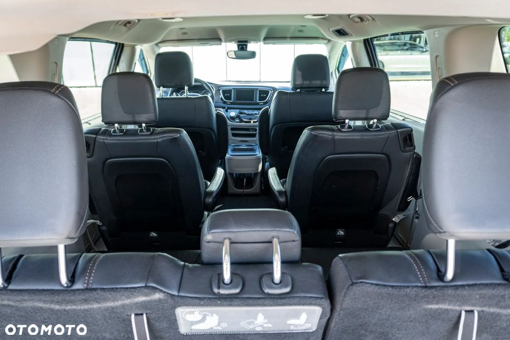 Chrysler Pacifica - 13
