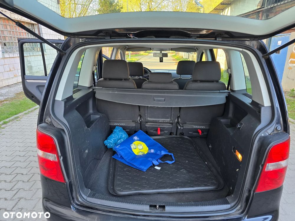 Volkswagen Touran - 15