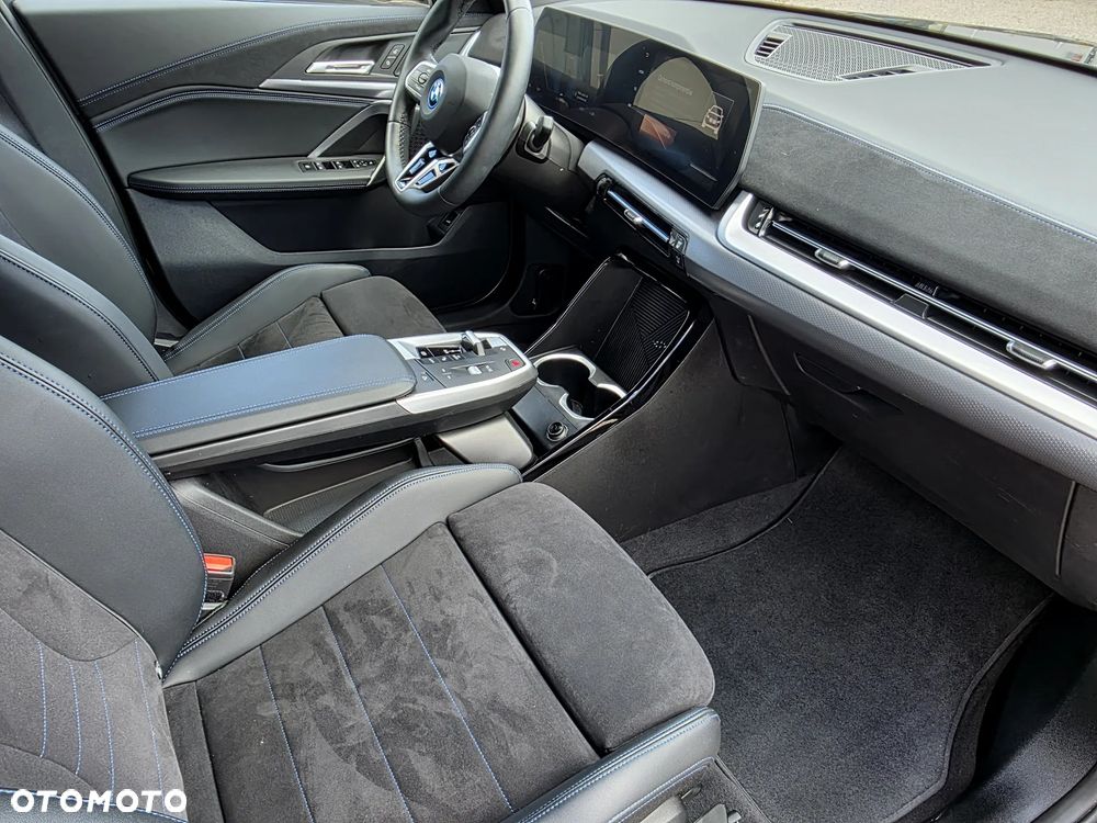 BMW iX2 eDrive20 66.5kWh M Sport - 20