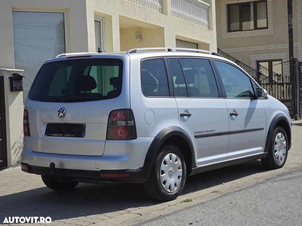Volkswagen Touran 2.0 TDI DPF Cross - 3