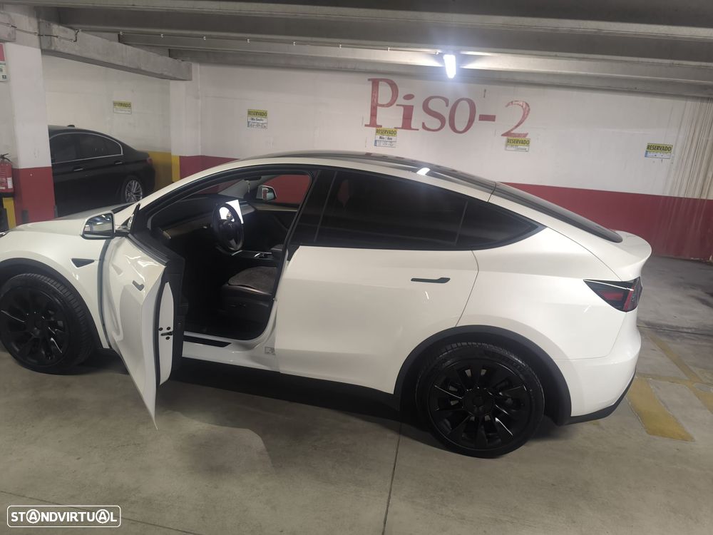 Tesla Model Y - 14