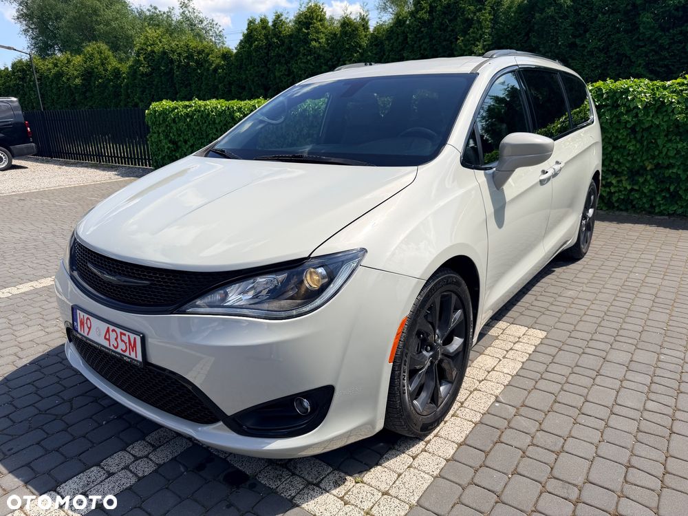 Chrysler Pacifica - 2