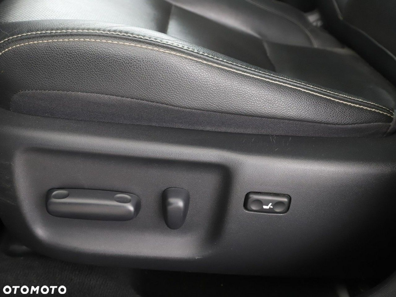 Toyota Avensis Combi 1.8 Multidrive S Executive - 40