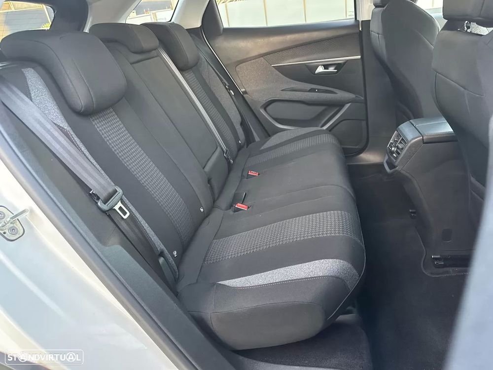 Peugeot 3008 1.2 PureTech Allure - 36