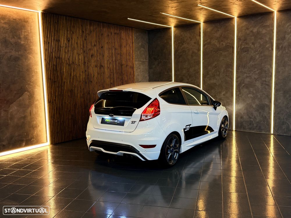 Ford Fiesta 1.6 EcoBoost c/ Pack Pele Desportiva ST - 5
