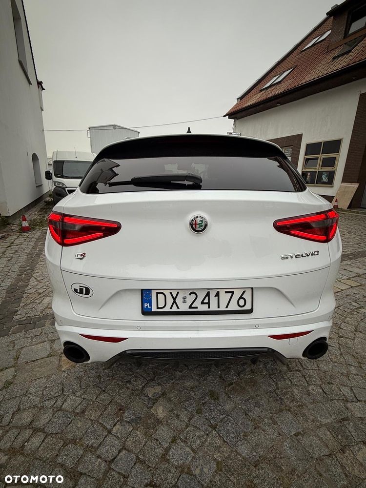Alfa Romeo Stelvio 2.0 Turbo 16V AT8-Q4 Veloce - 6