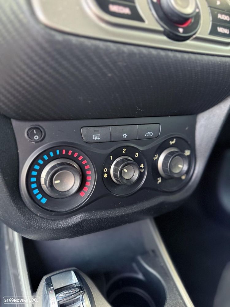 Alfa Romeo MiTo 1.6 JTD Distinctive - 24