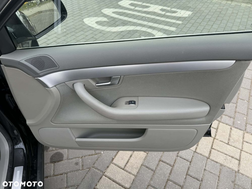 Audi A4 Limousine - 11