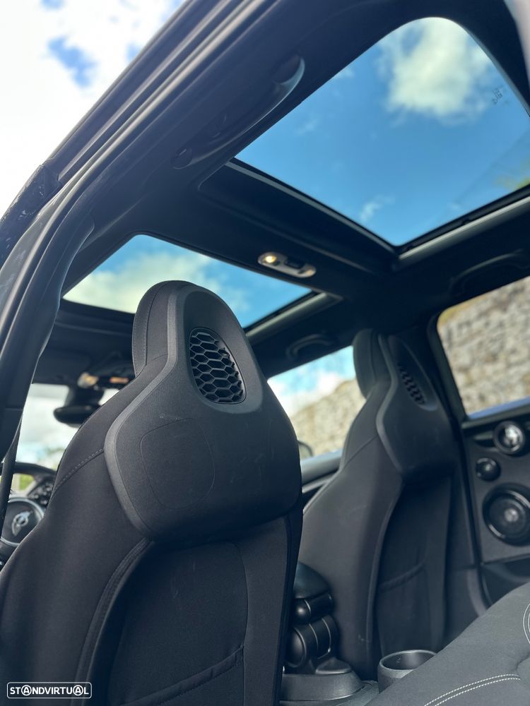 MINI 5 Portas Cooper D Auto - 13