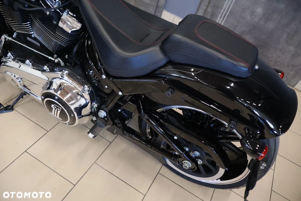 Harley-Davidson Softail Breakout - 24