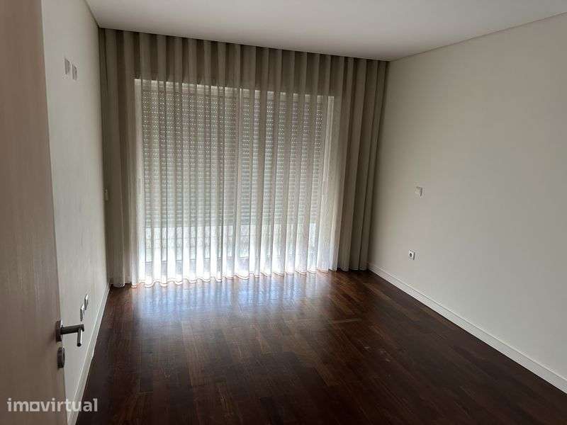 Apartamento T2 para arrendamento - Caldelas - Grande imagem: 5/12
