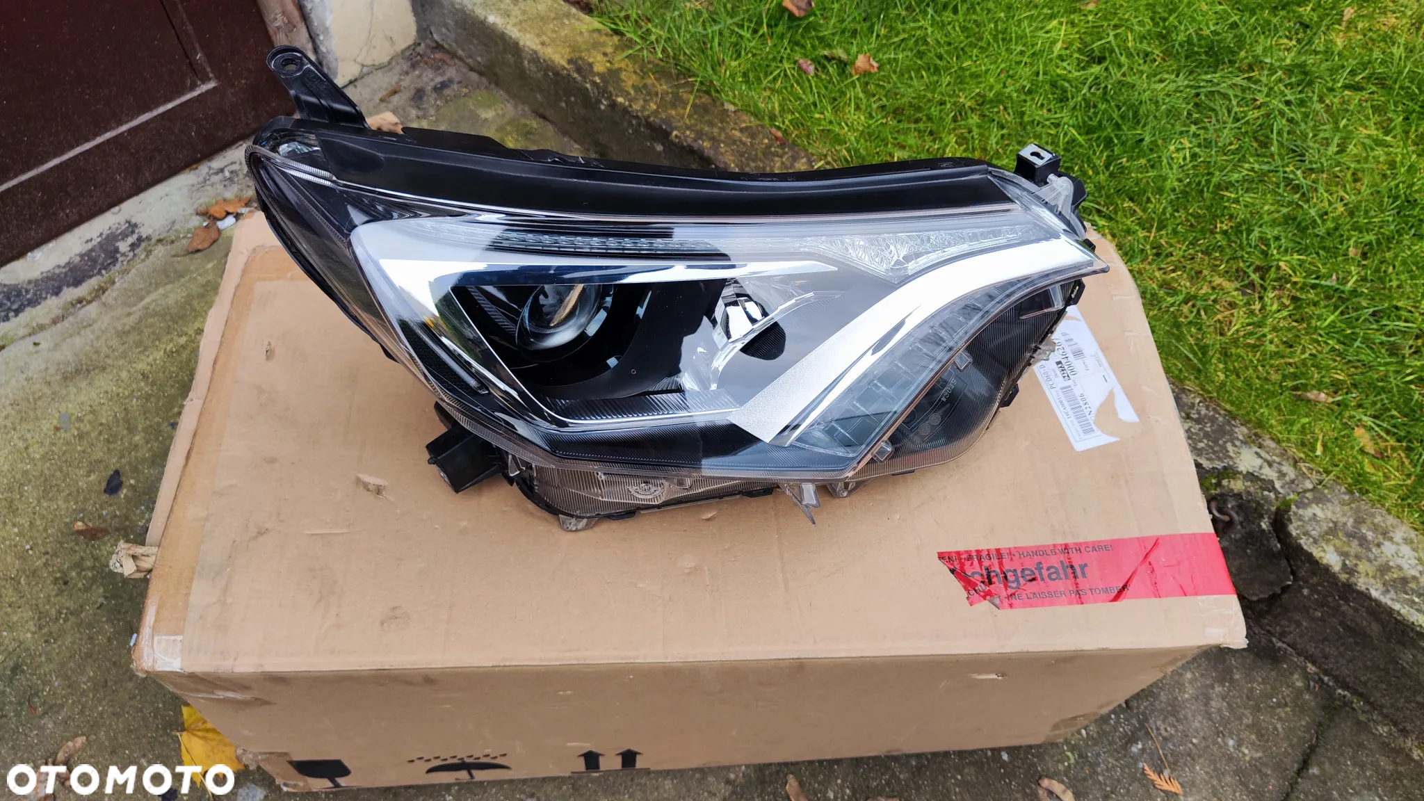 Toyota Rav4 Lift 16-19 Lampa Prawa Przód Zwykła Soczewka z LED DRL - 2