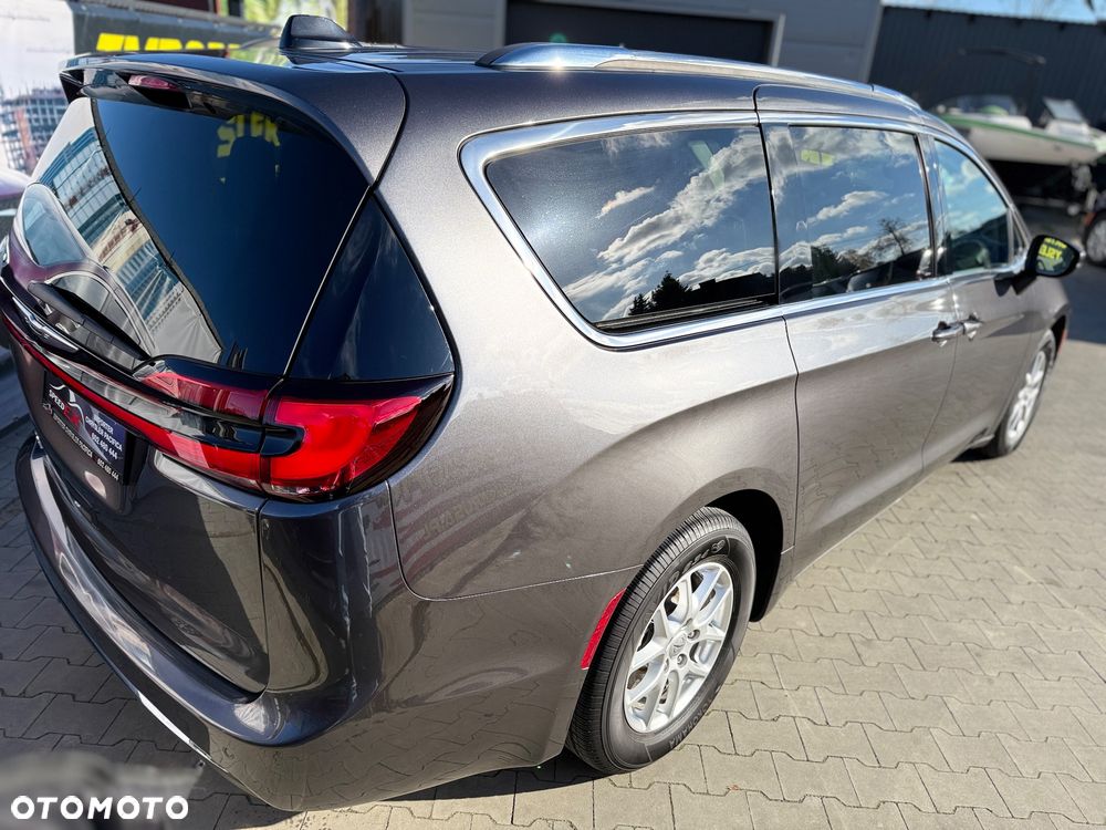 Chrysler Pacifica - 17