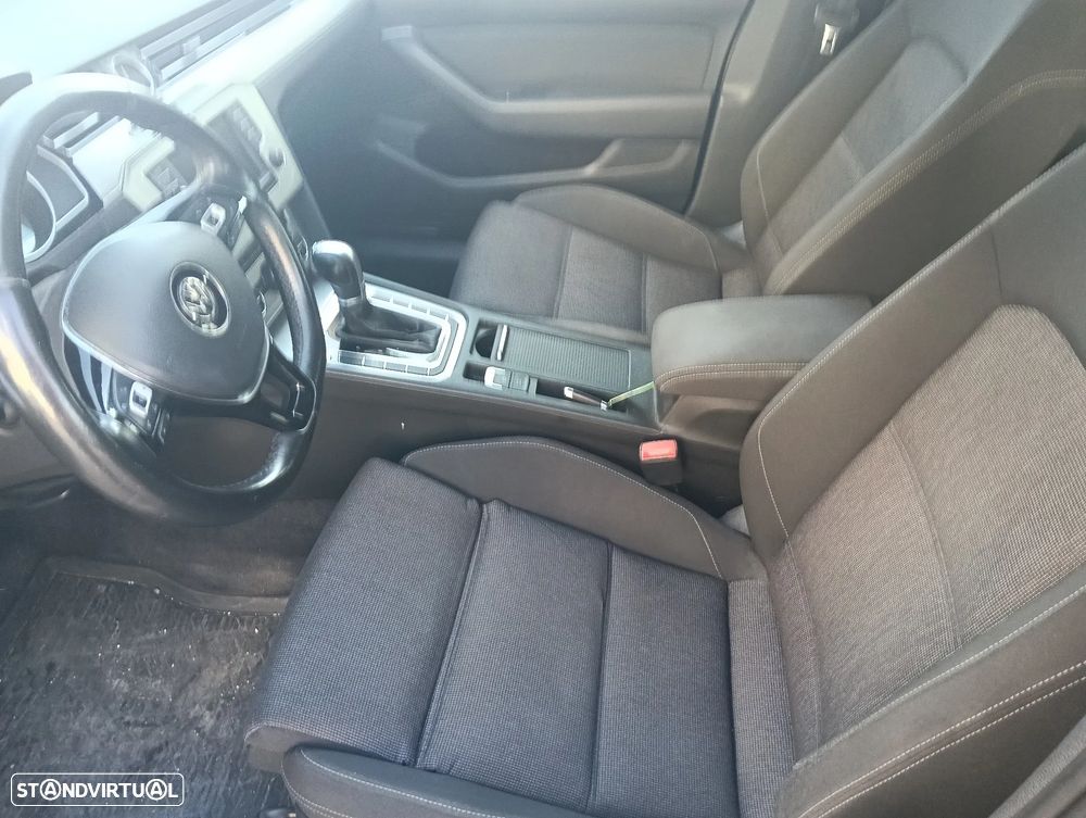 VW Passat Variant 1.6 TDI Highline DSG - 13