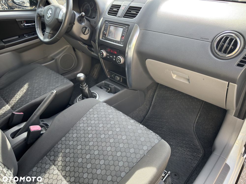 Suzuki SX4 Classic 1.6 VVT 4x4 Comfort - 13
