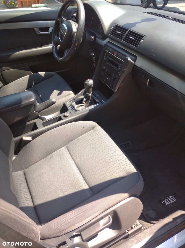 Audi A4 Limousine - 8