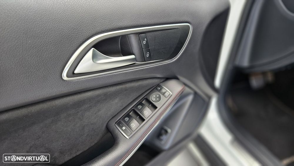 Mercedes-Benz GLA 250 AMG Line 4-Matic - 22