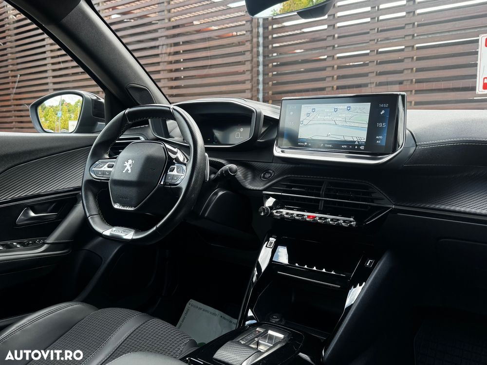 Peugeot 2008 PureTech 130 EAT8 GT - 23
